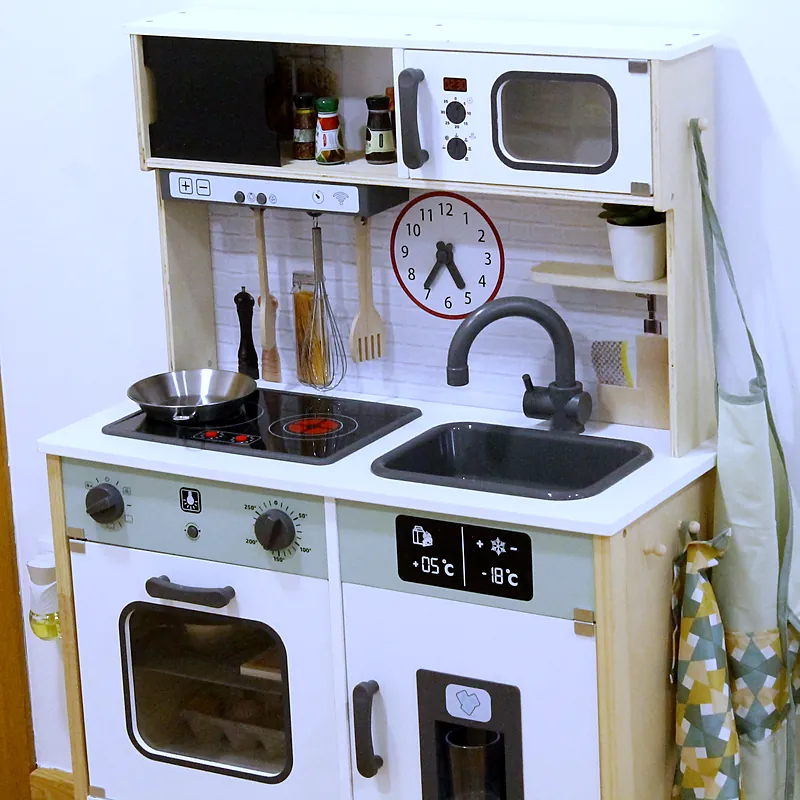 Cocina de juguete de madera en el rincón de juego