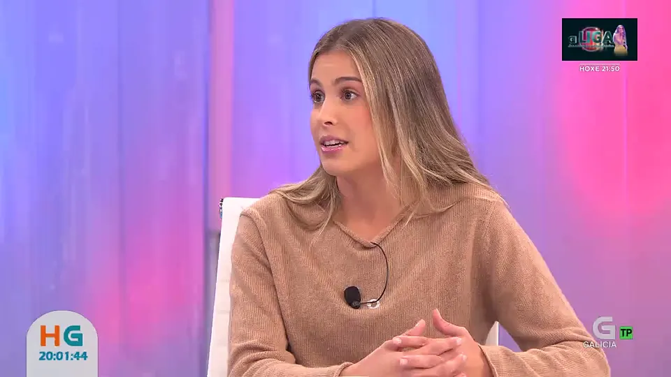María Laura Pérez Malvido en el plató de Hora Galega FDS, hablando de trastorno del espectro autista